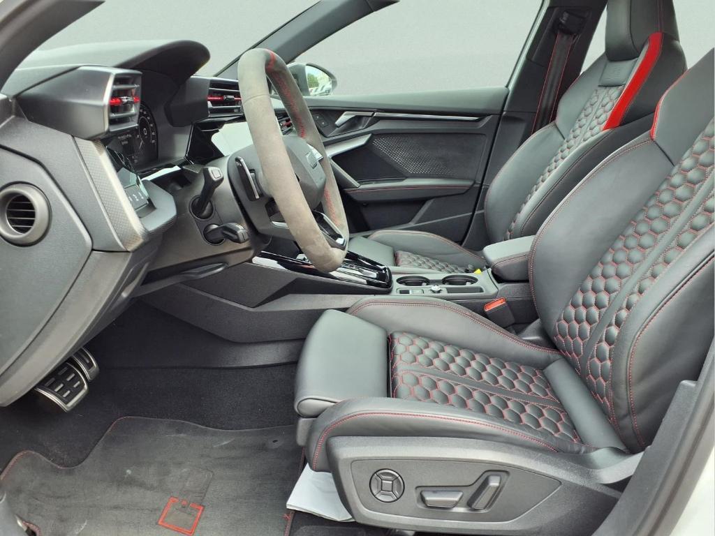 صورة 10 لـ 2025 AUDI RS 3 2.5T