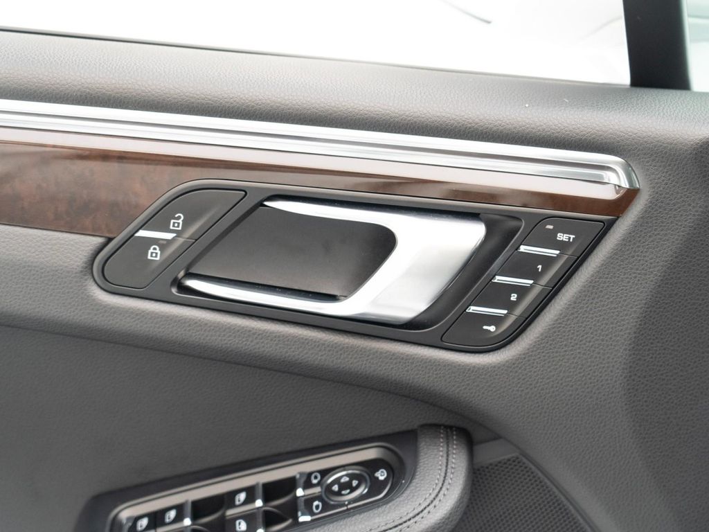 2025 Porsche MACAN 缩略图 21