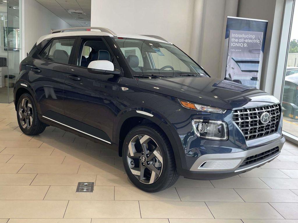 New 2026 Hyundai VENUE SEL w/Two-Tone Roof