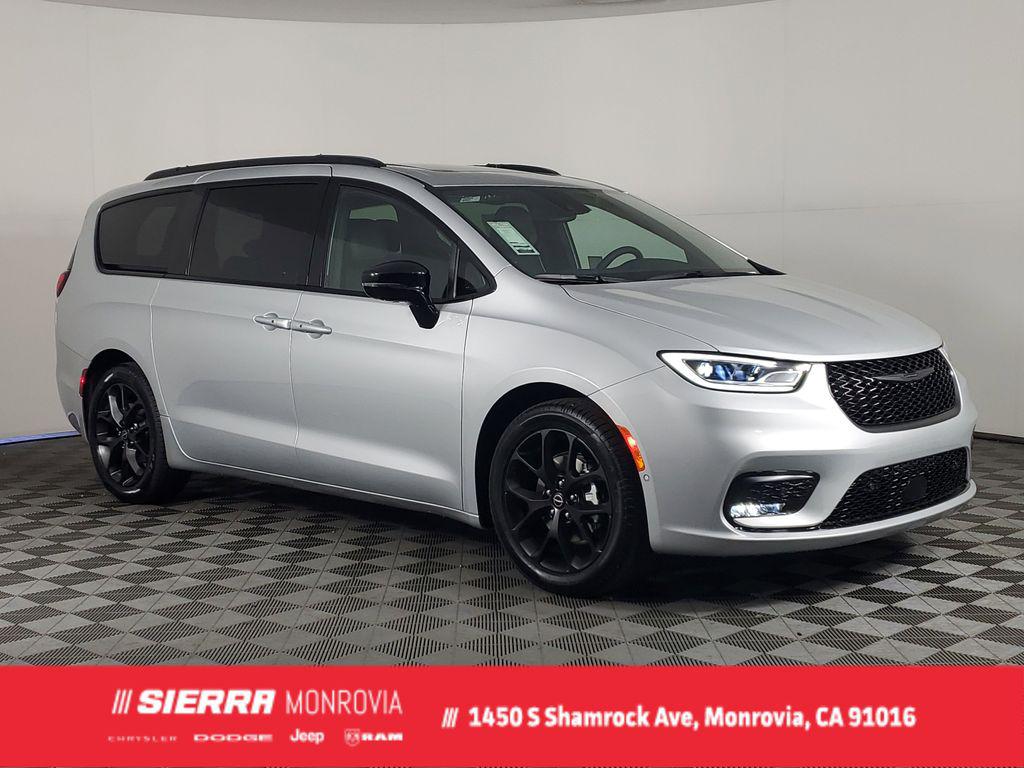 New 2026 Chrysler Pacifica Limited