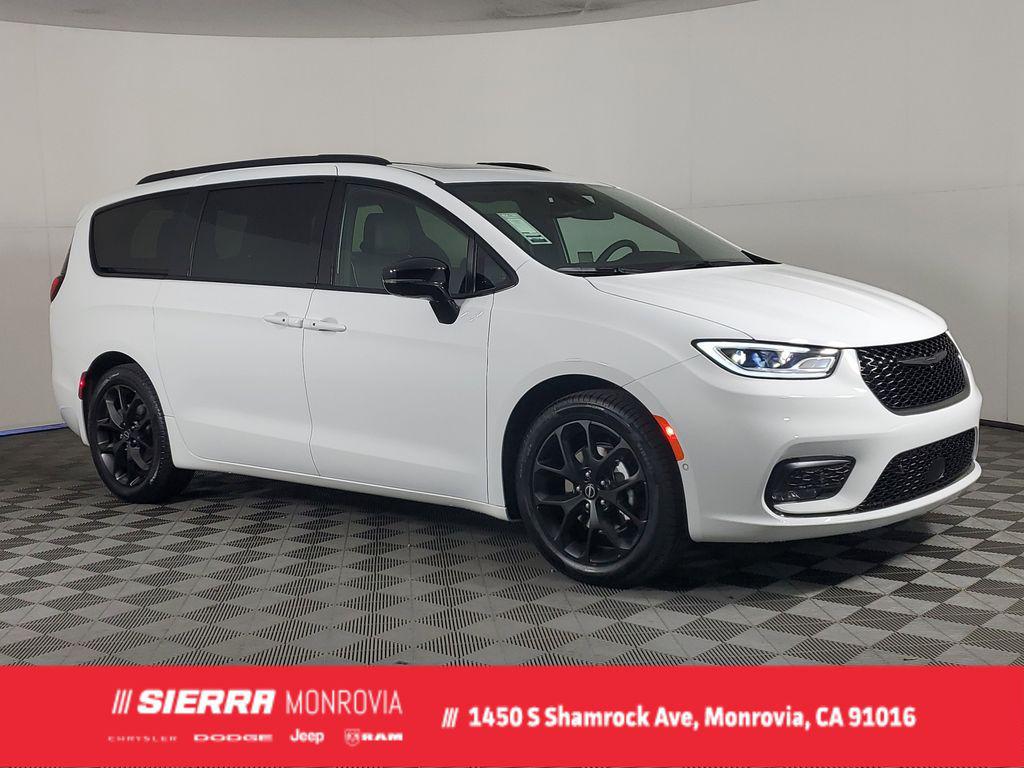 New 2026 Chrysler Pacifica Limited