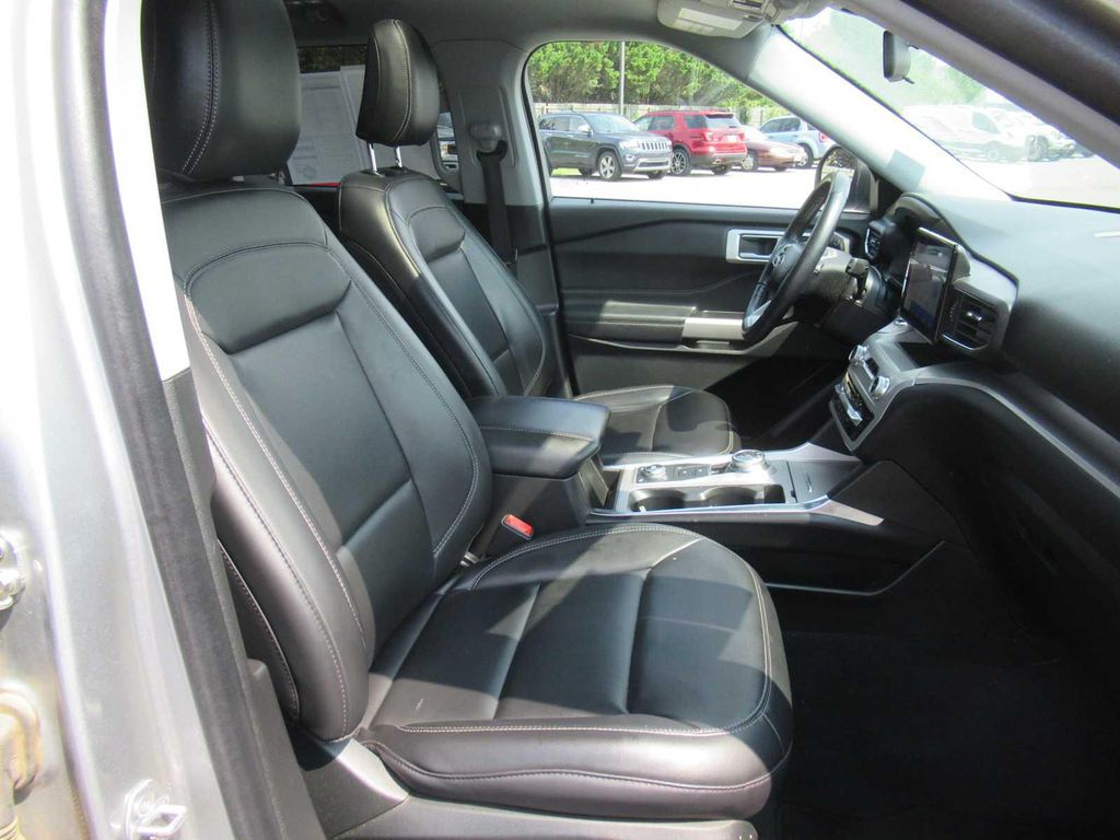 صورة مصغرة 24 لـ 2023 FORD EXPLORER XLT