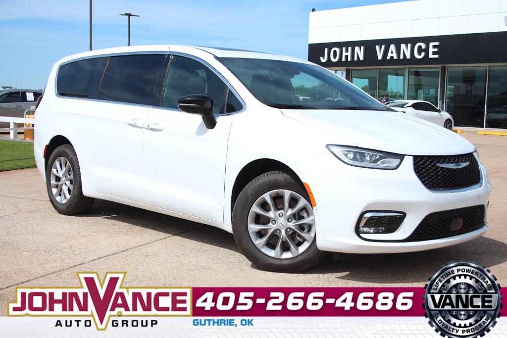 New 2025 Chrysler Pacifica Select