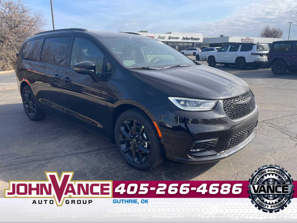 New 2026 Chrysler Pacifica Select