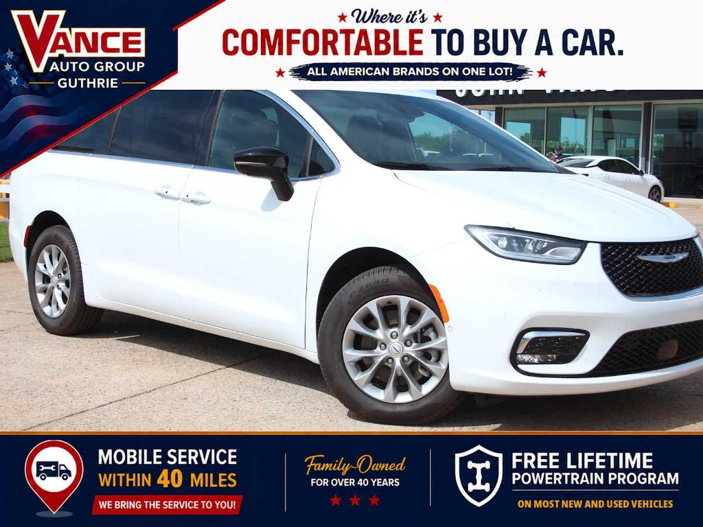 New 2025 Chrysler Pacifica Select