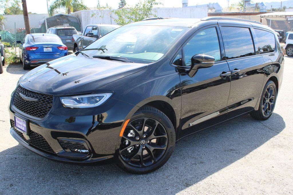 New 2026 Chrysler Pacifica Limited