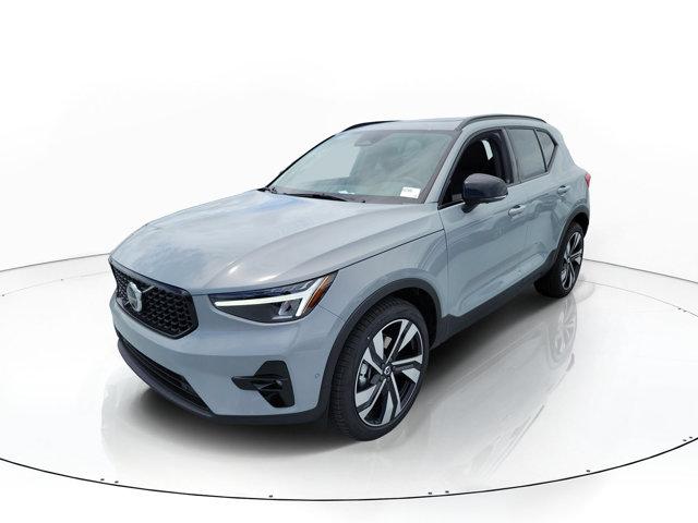 2026 Volvo XC40 B5 PLUS — фото 2