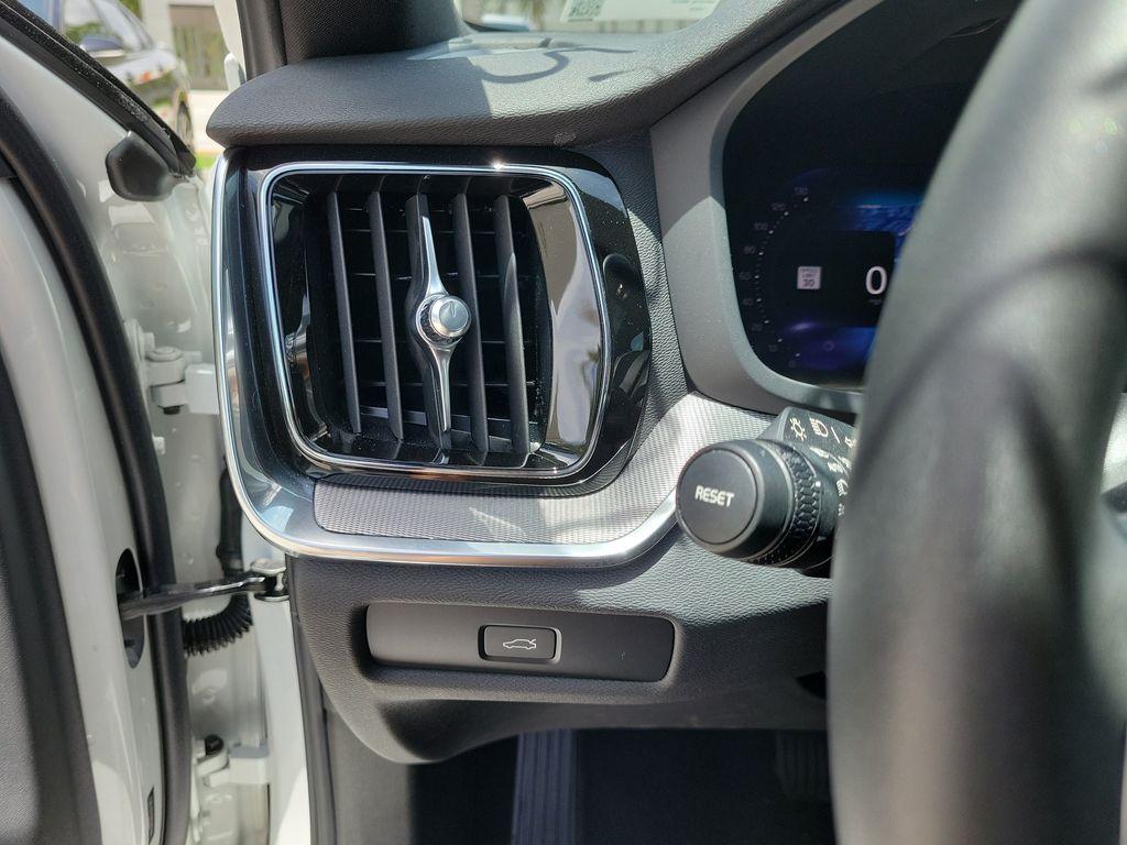 2024 Volvo S60 B5 PLUS BLACK EDITION thumbnail 18