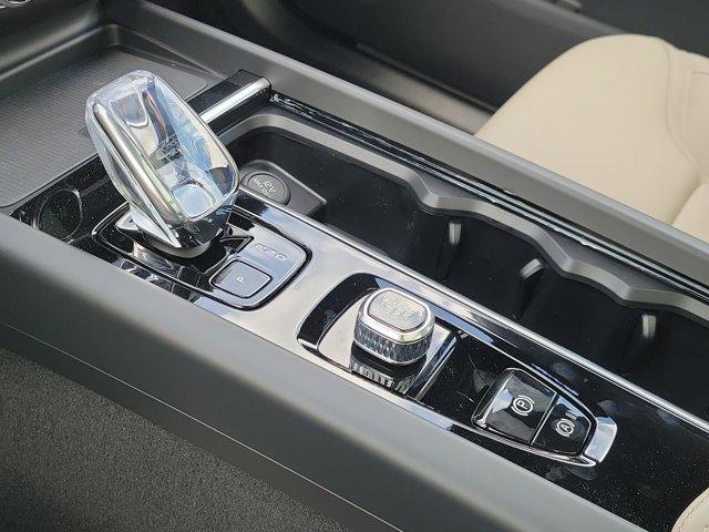2026 Volvo XC60 B5 PLUS thumbnail 14
