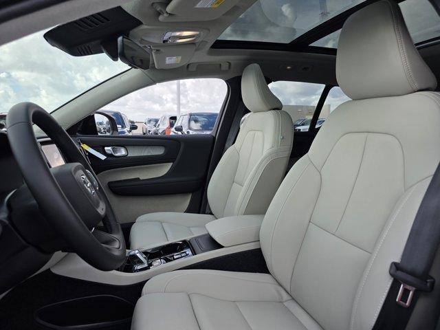 صورة مصغرة 13 لـ 2026 Volvo XC40 B5 ULTRA