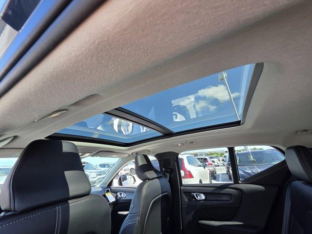 صورة 9 لـ 2026 Volvo XC40 B5 CORE