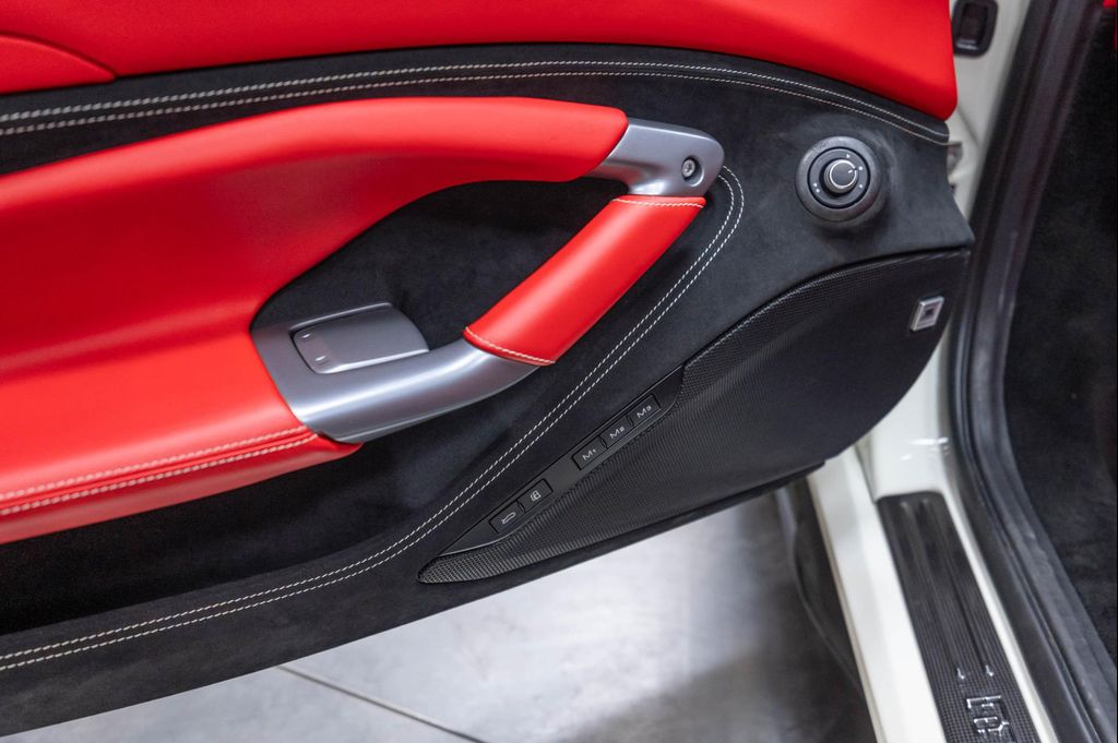 2021 Ferrari F8 SPIDER BASE — фото 8