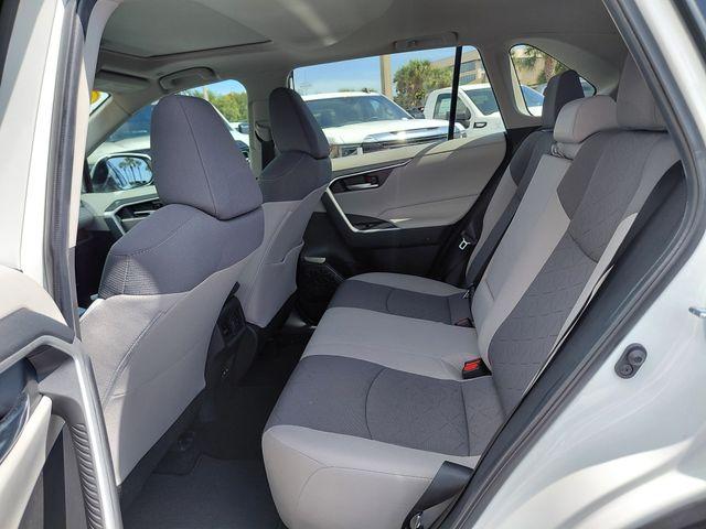 2023 Toyota RAV4 XLE thumbnail 15