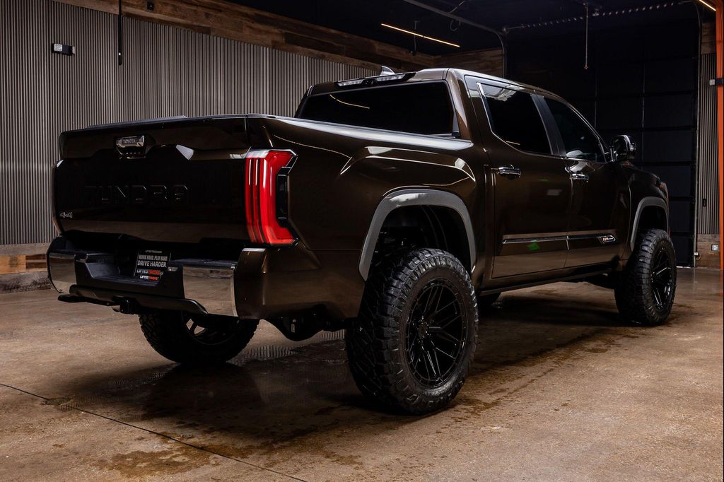 TOYOTA TUNDRA - 10