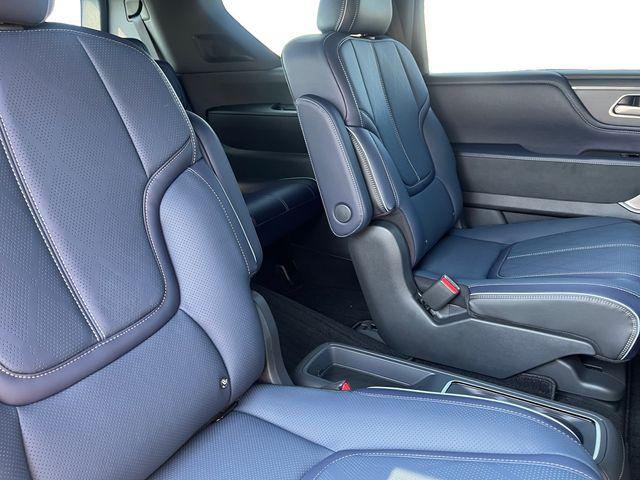 2027 Infiniti QX80 SPT — миниатюра 18