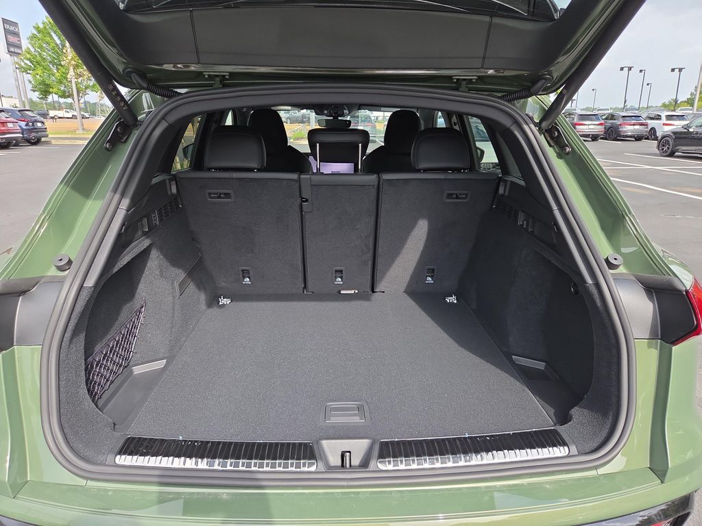 صورة 8 لـ 2026 AUDI SQ5 3.0T PRESTIGE