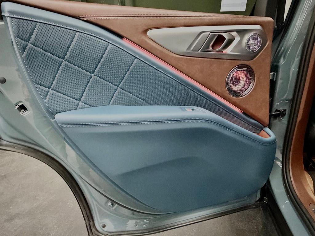 2025 BMW XM LABEL RED — миниатюра 39
