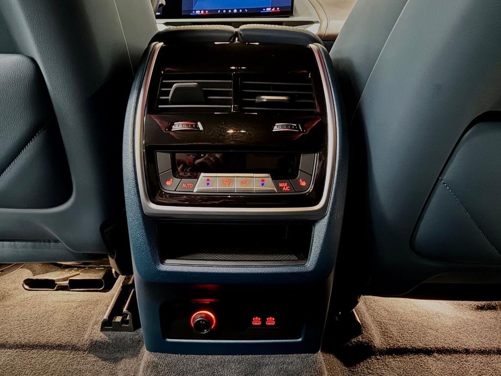 2025 BMW XM LABEL RED — миниатюра 38