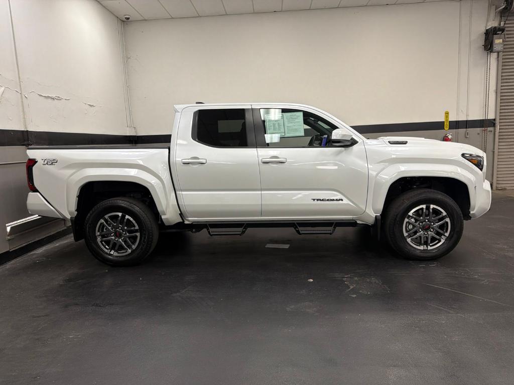 صورة 3 لـ 2025 Toyota TACOMA HYBRID TRD
