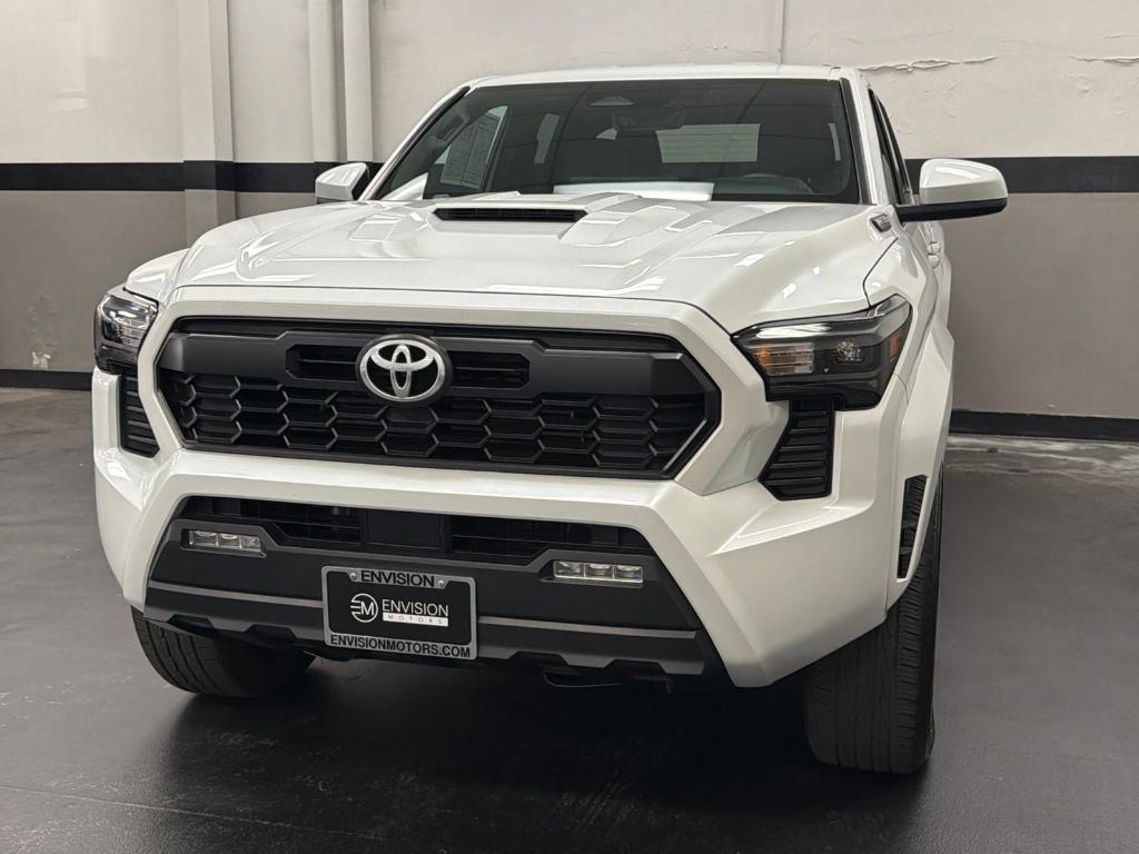 صورة 5 لـ 2025 Toyota TACOMA HYBRID TRD