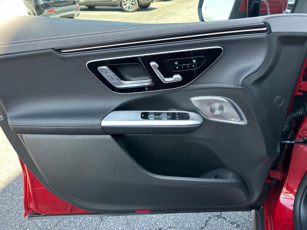 2026 Mercedes-BENZ EQE 缩略图 13