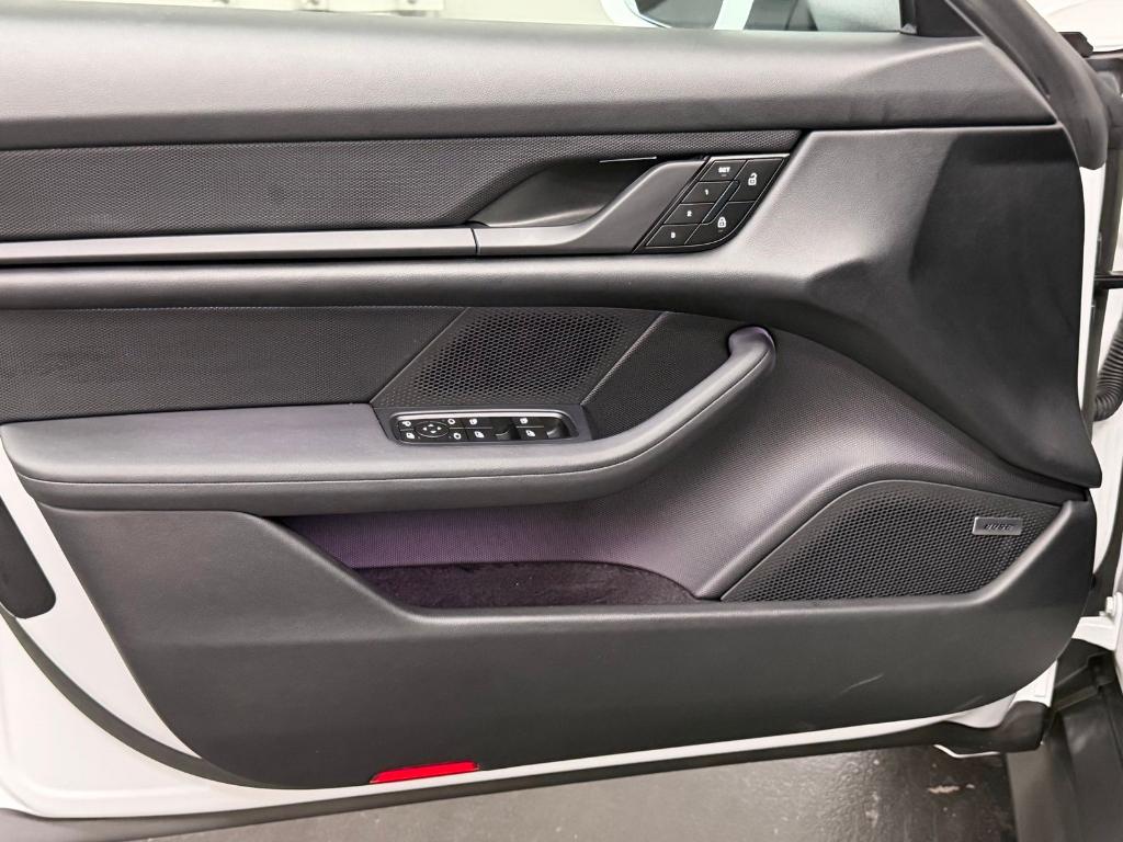 2023 Porsche TAYCAN BASE — миниатюра 20
