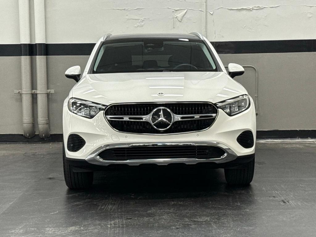 2025 Mercedes-BENZ GLC photo 3