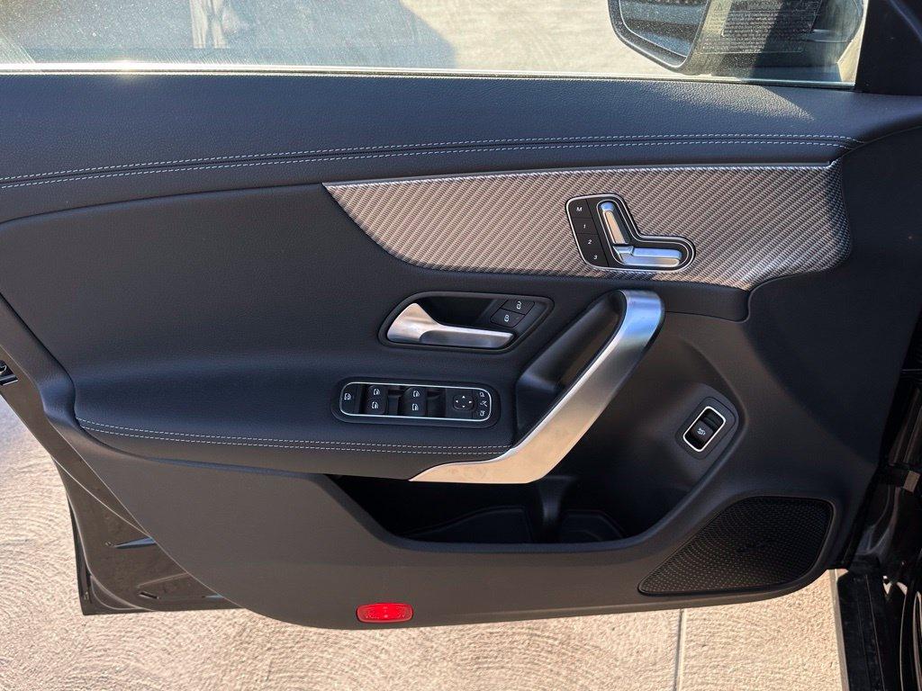2025 Mercedes-BENZ CLA — миниатюра 12