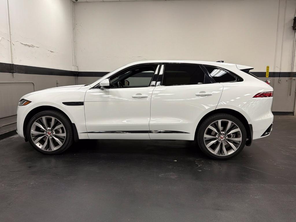 صورة 10 لـ 2023 Jaguar F-PACE R-DYNAMIC S