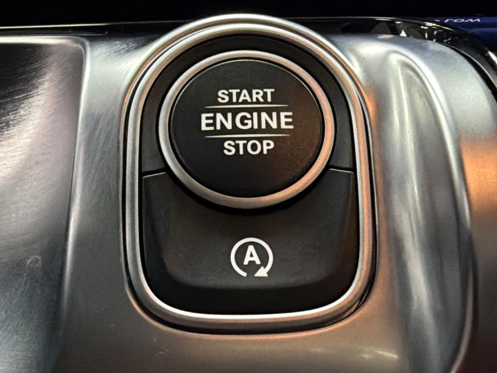 2026 Mercedes-BENZ GLB — миниатюра 32