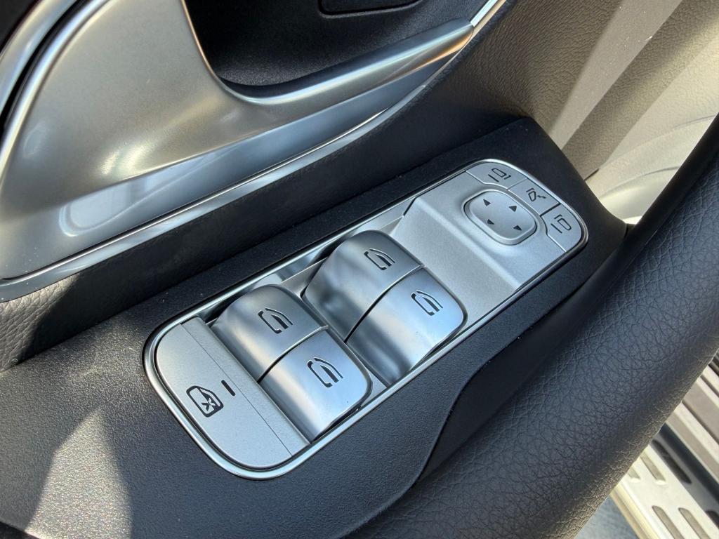 2026 Mercedes-BENZ GLE — миниатюра 17