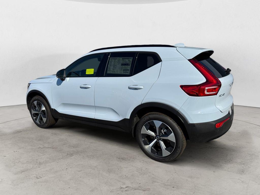 2026 Volvo XC40 B5 PLUS — фото 4