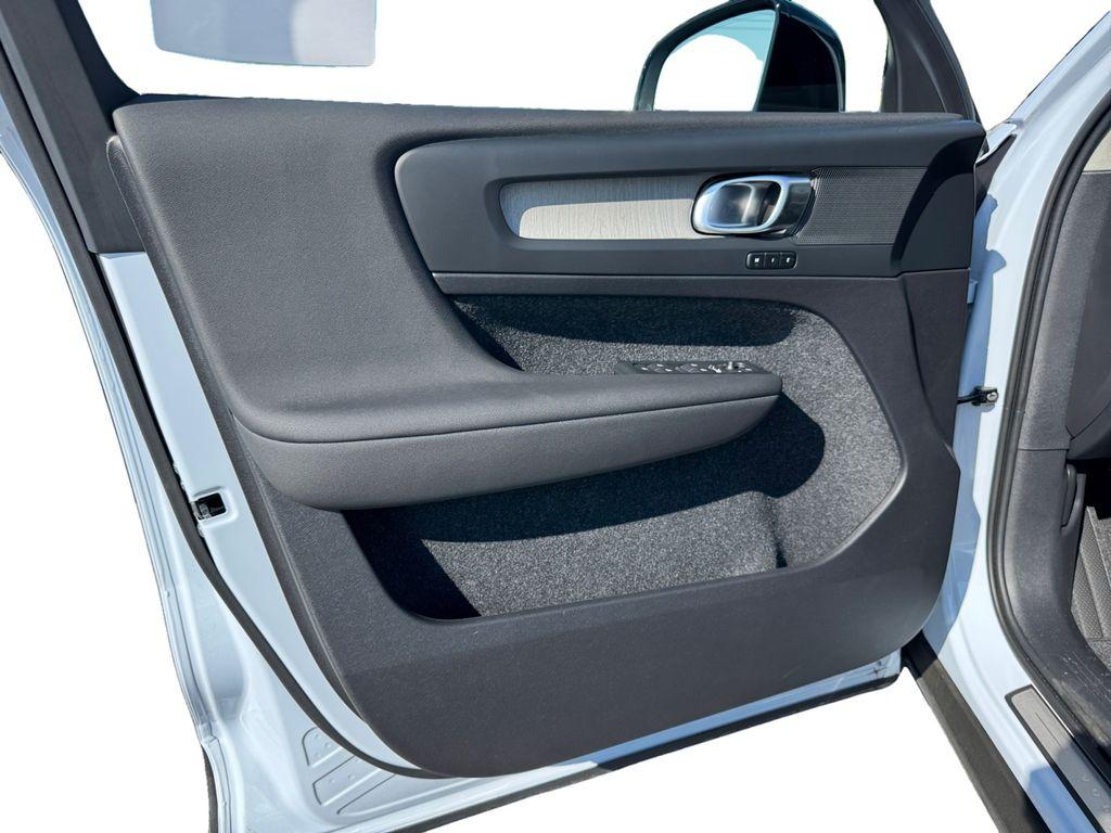 صورة مصغرة 11 لـ 2026 Volvo XC40 B5 PLUS