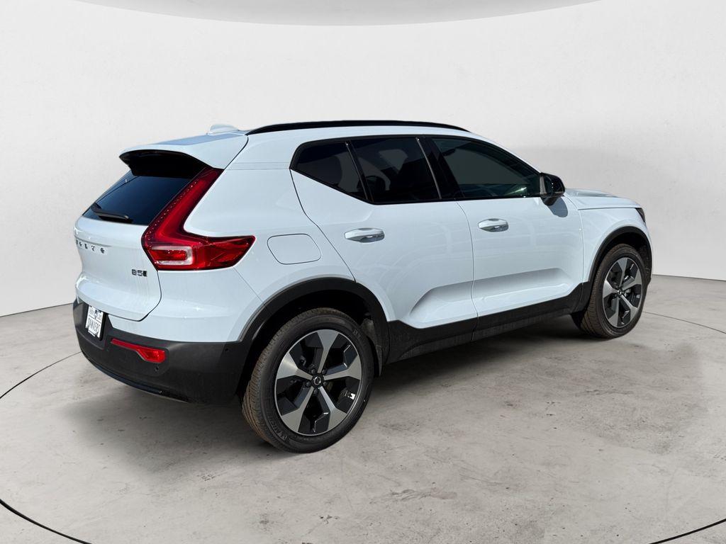 2026 Volvo XC40 B5 PLUS — фото 7