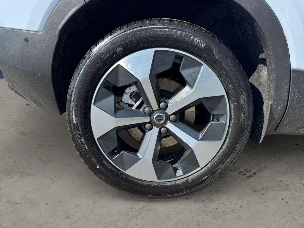2026 Volvo XC40 B5 PLUS — фото 8