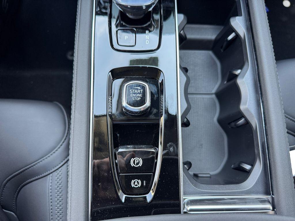 2026 Volvo XC90 B6 PLUS 7-SEATER — миниатюра 17