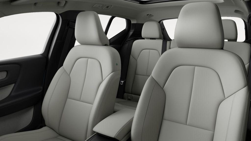 2026 Volvo XC40 B5 PLUS — фото 6