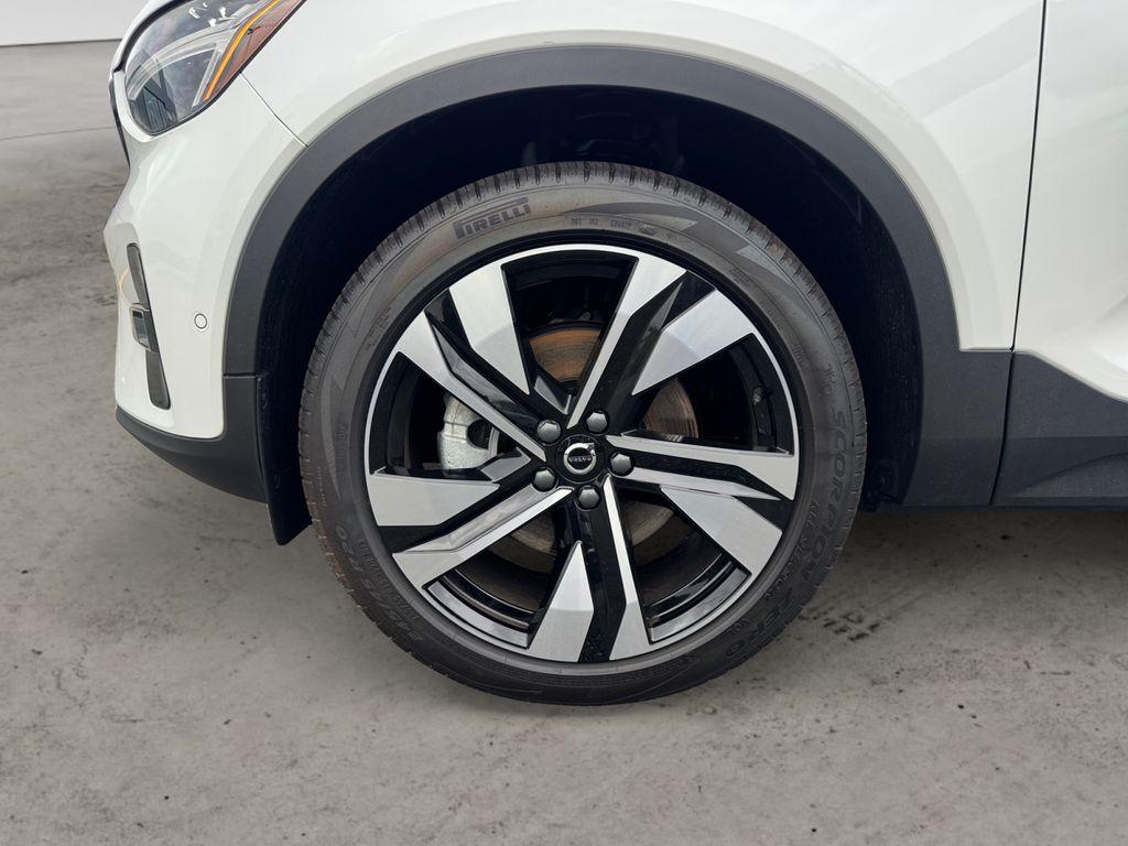 صورة 8 لـ 2026 Volvo XC40 B5 PLUS