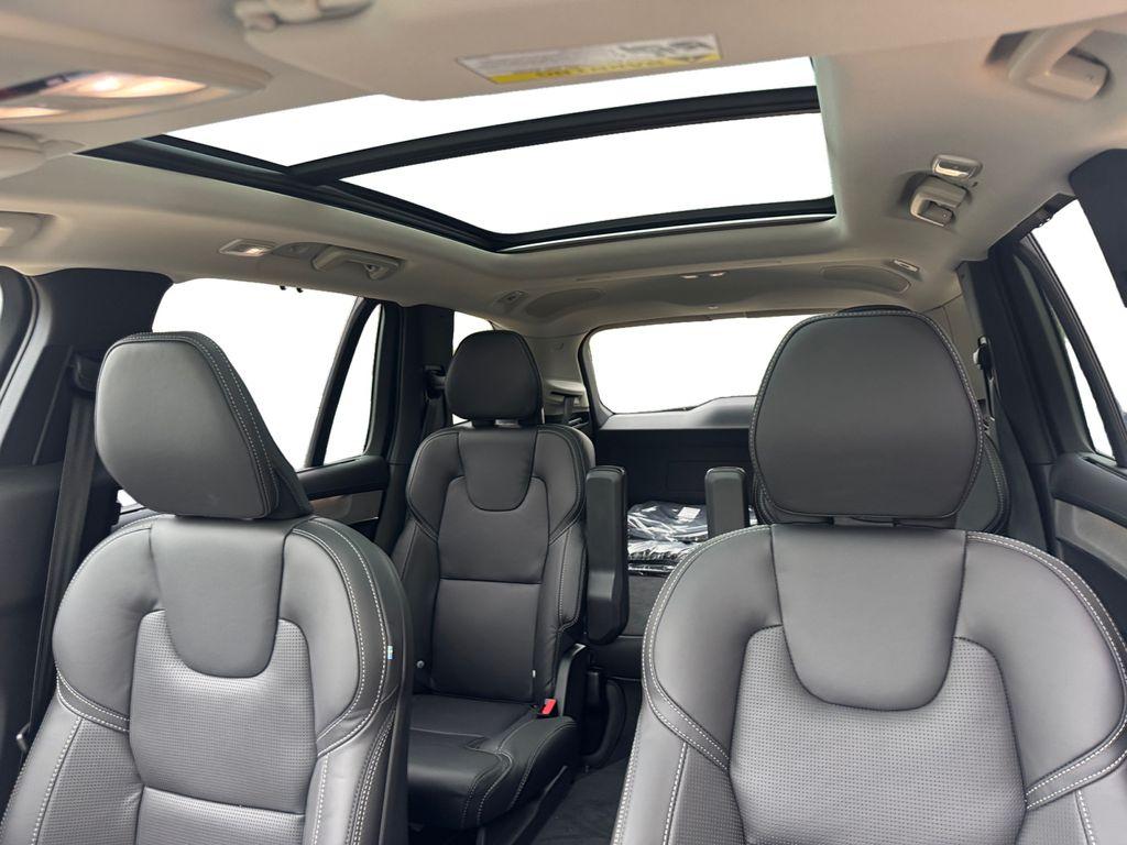 2026 Volvo XC90 PLUG-IN HYBRID T8 ULTRA DARK THEME 6-SEATER thumbnail 25