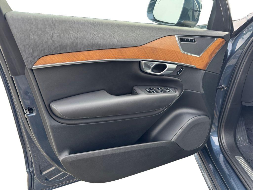 2023 Volvo XC90 B5 PLUS — фото 10