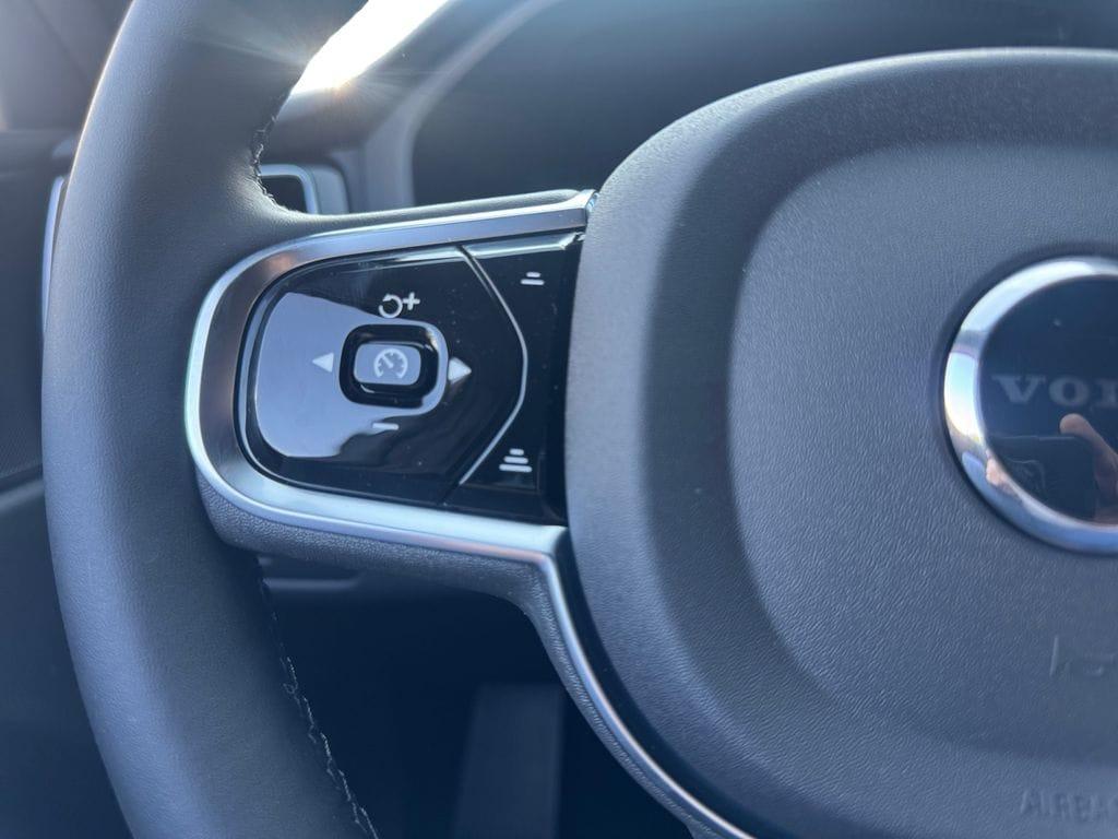 2026 Volvo XC60 B5 PLUS — миниатюра 16