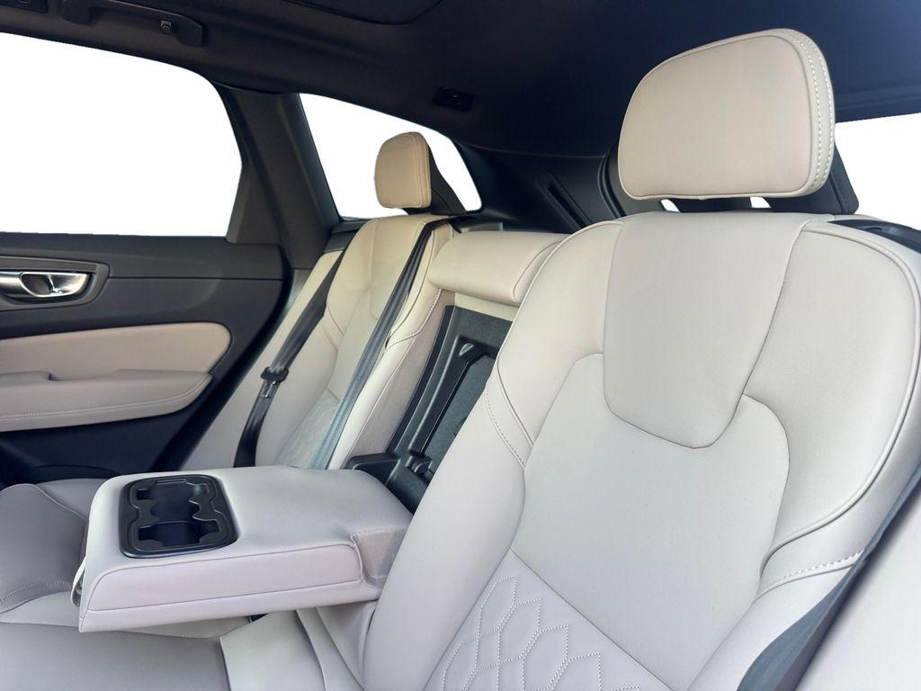 2026 Volvo XC60 B5 PLUS — миниатюра 26