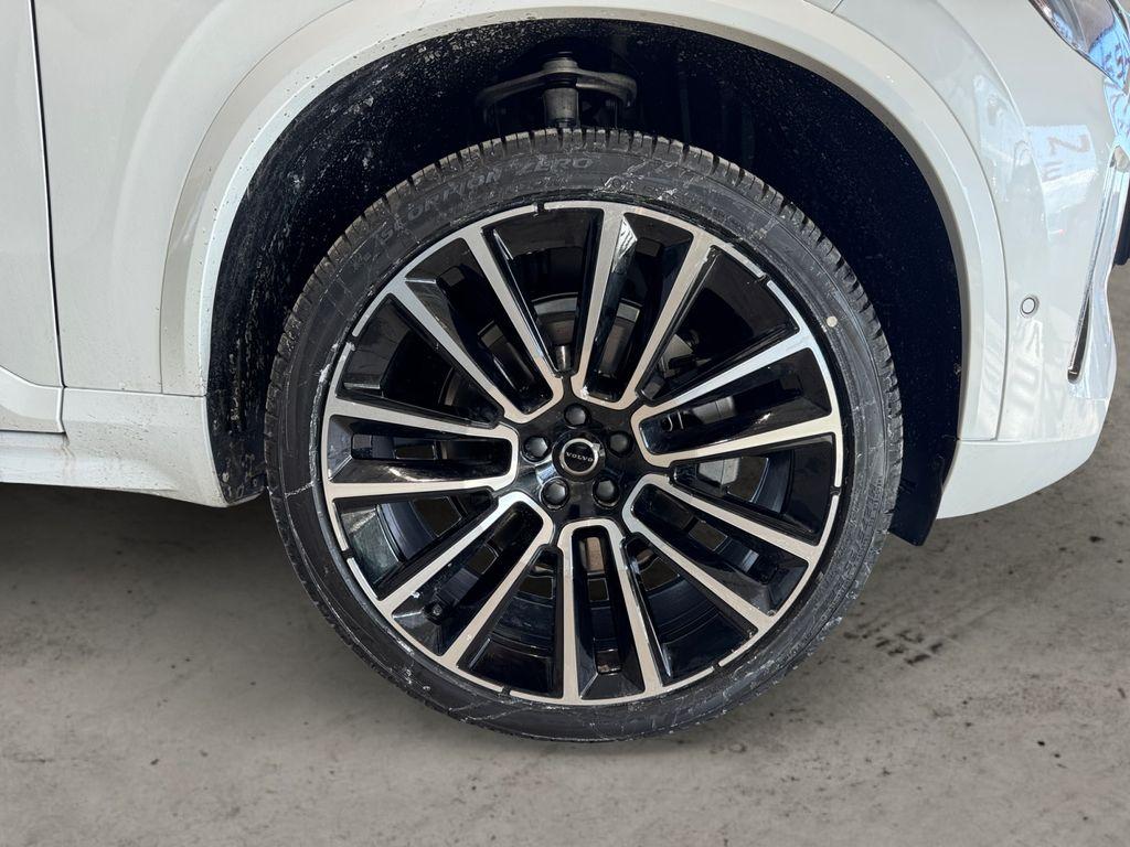 2026 Volvo XC90 B6 PLUS 7-SEATER photo 8