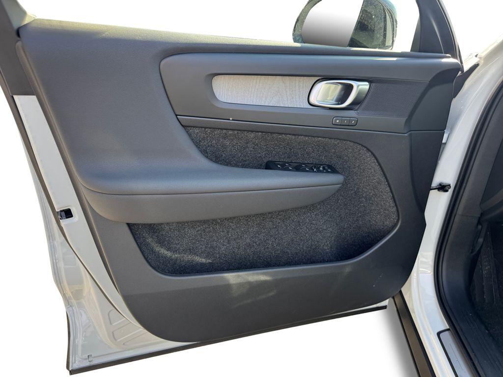 2026 Volvo XC40 B5 CORE — миниатюра 11