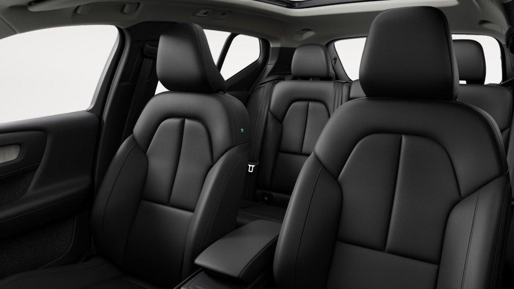 2023 Volvo XC40 B5 PLUS DARK THEME — фото 7