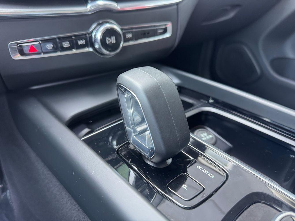 2023 Volvo XC60 B5 CORE — миниатюра 17