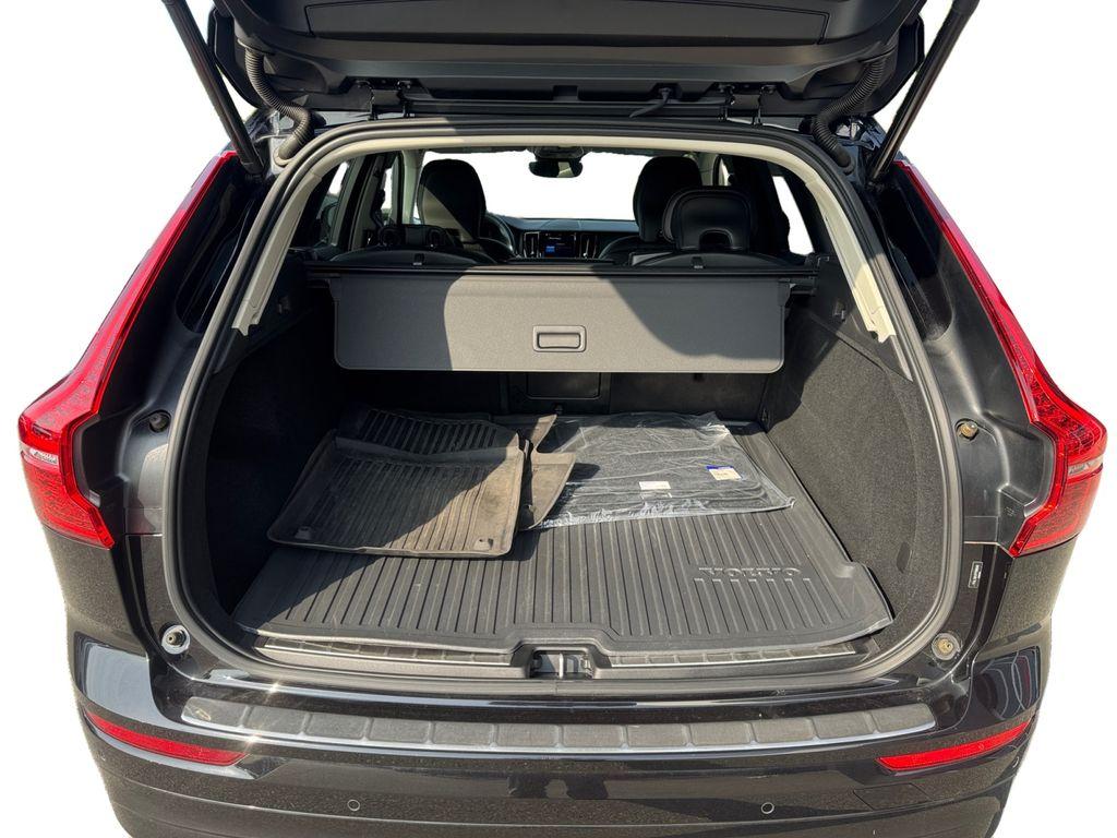 صورة 6 لـ 2023 Volvo XC60 B5 CORE