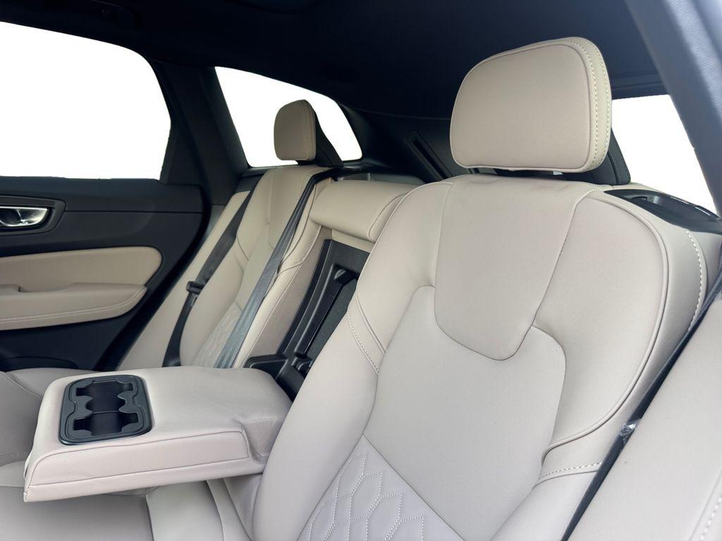 2026 Volvo XC60 B5 PLUS — миниатюра 26