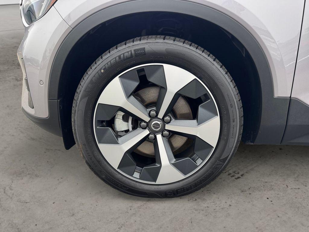 2026 Volvo XC40 B5 PLUS — фото 9