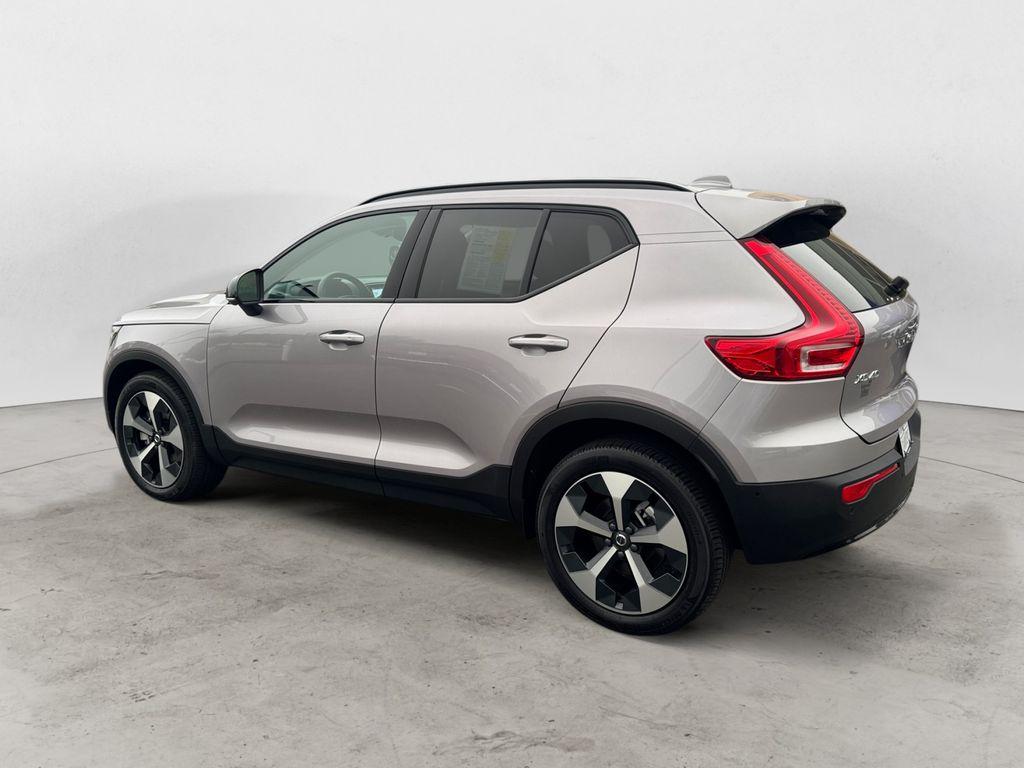 2026 Volvo XC40 B5 PLUS — фото 4